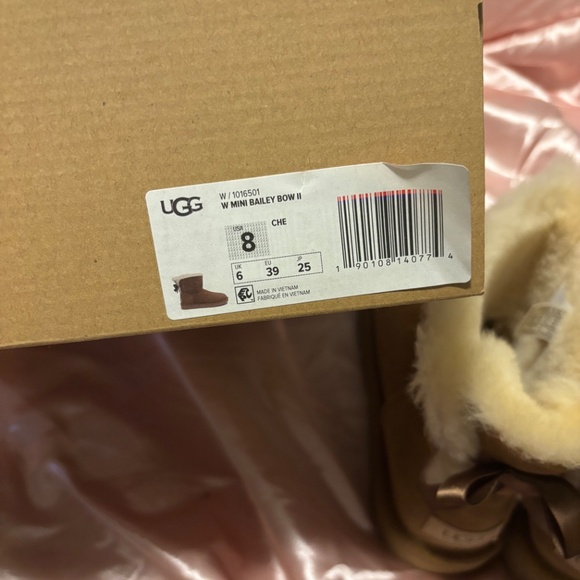 Ugg Mini Bailey Bow Boots - Picture 10 of 10